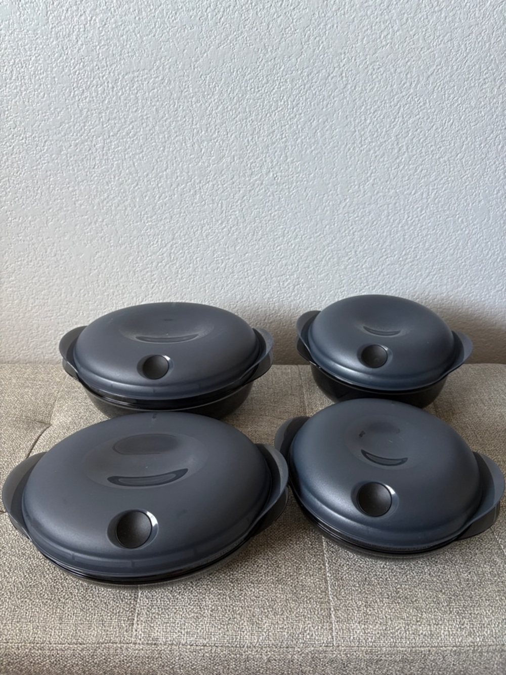 Tupperware Heat and Serve set of 4 EUC
